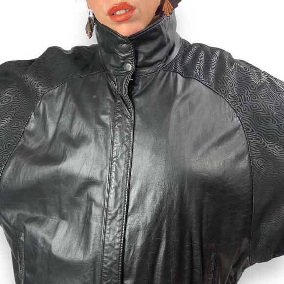 ❌SOLD❌ 1980's black leather batwing jacket by COMINT ARGENTINA - Picture 4 of 14